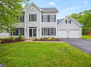 19 Larchmont Ct, Pennington, NJ 08534