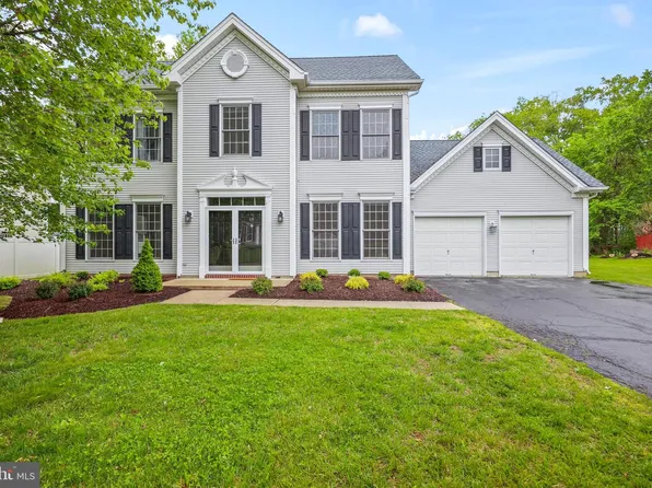 19 Larchmont Ct, Pennington, NJ 08534