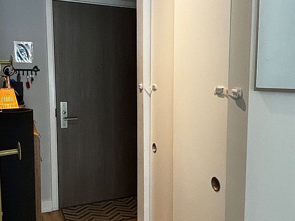 4th image of 161 Roehampton Ave #1006