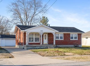1928 White Oak Ln, Louisville, KY