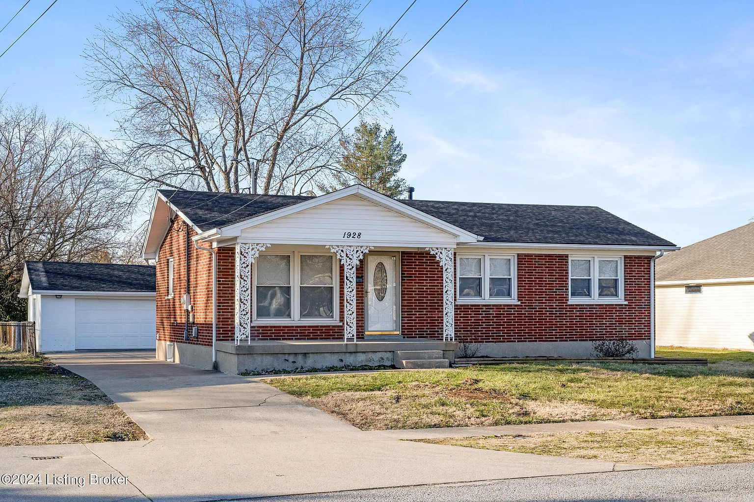 1928 White Oak Ln photo 1