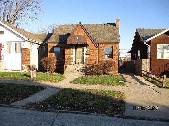 1st image of 134 Waltham St