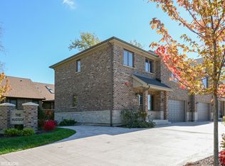 9 Terrace Ln, Lake Zurich, IL 60047