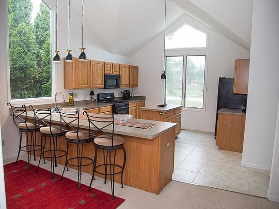 4th image of 5902 S Park Dr