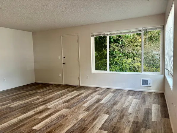 Bergen Apartments, 9711 Greenwood Ave N #102, Seattle, WA 98103