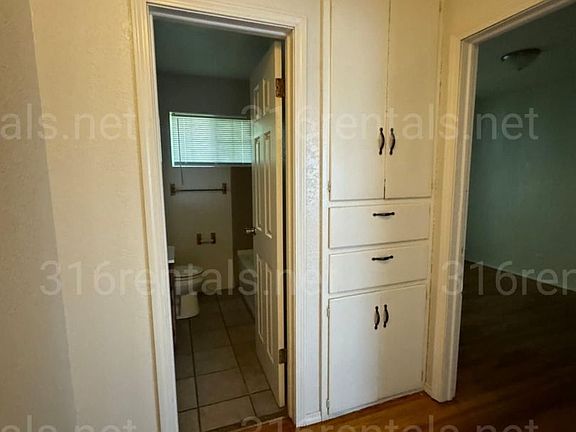 4th image of 1516 N Waco St #0