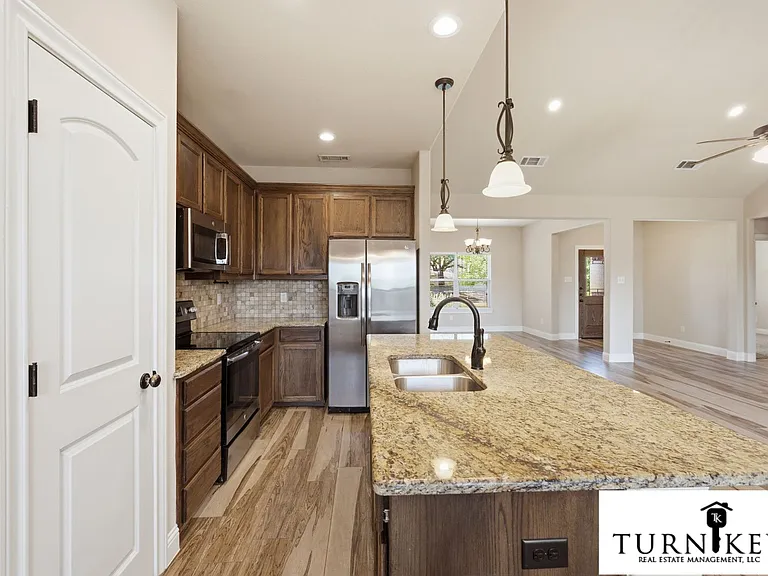 8009 Bangor Dr — Photo 2
