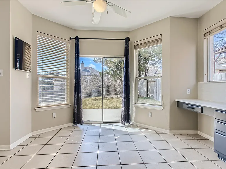 1001 Shadow Valley Cv — Photo 9