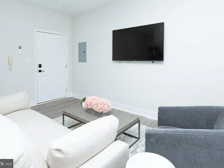 1122 N Calvert St #1 — Photo 4