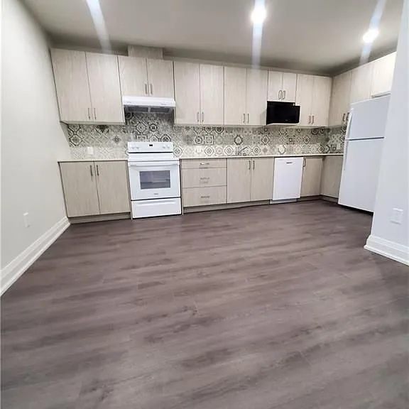 307 King St E #303 — Photo 2