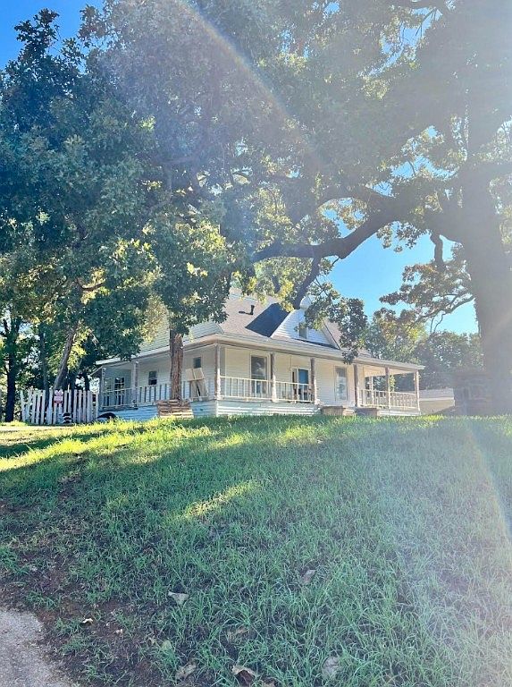 1131 W Bullock St, Denison, TX 75020 MLS 20322189 Zillow