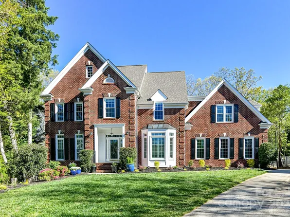 225 Liriope Ct, Matthews, NC 28105
