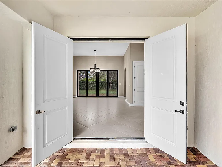 10630 SW 55th St — Photo 5