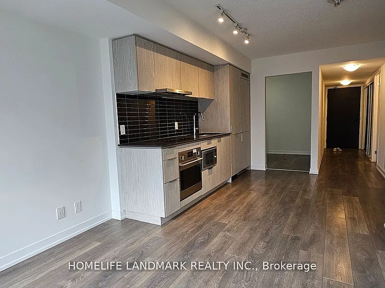 60 Shuter St #607 — Photo 8