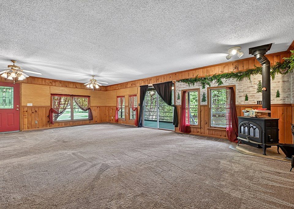 37th image of 111 Candlewood Ln