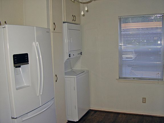3rd image of 3015 Mahanna Springs Dr