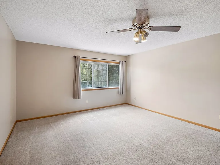 Large Master Bedroom, Ceiling Fan, Walk-In Closet