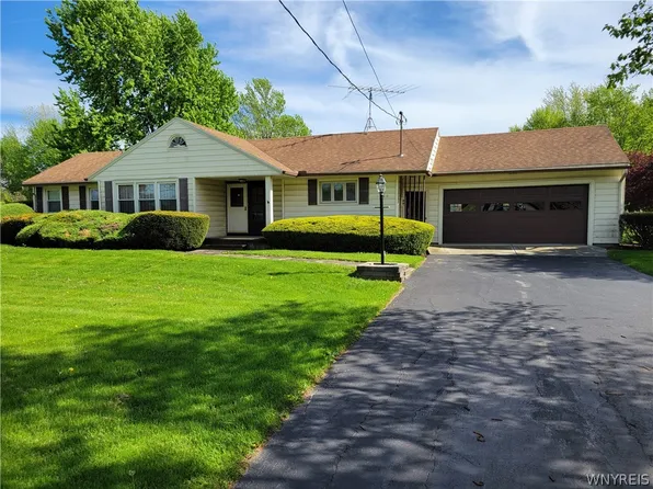 11050 Maple Ridge Rd, Medina, NY 14103