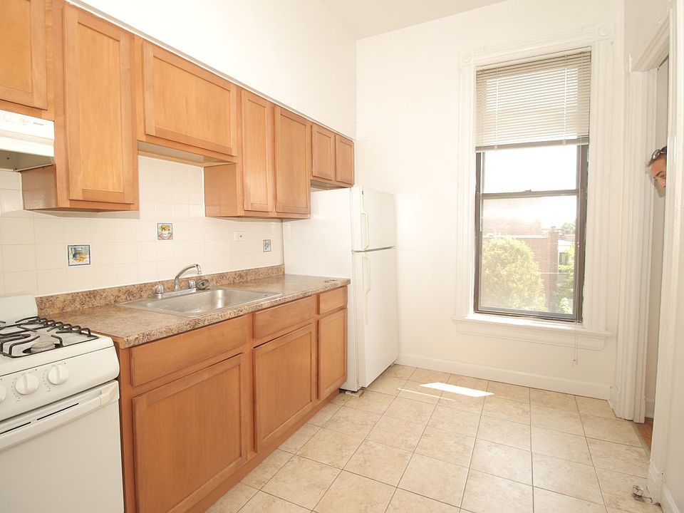 1st image of 540 W Armitage Ave #3WUNIT-2W