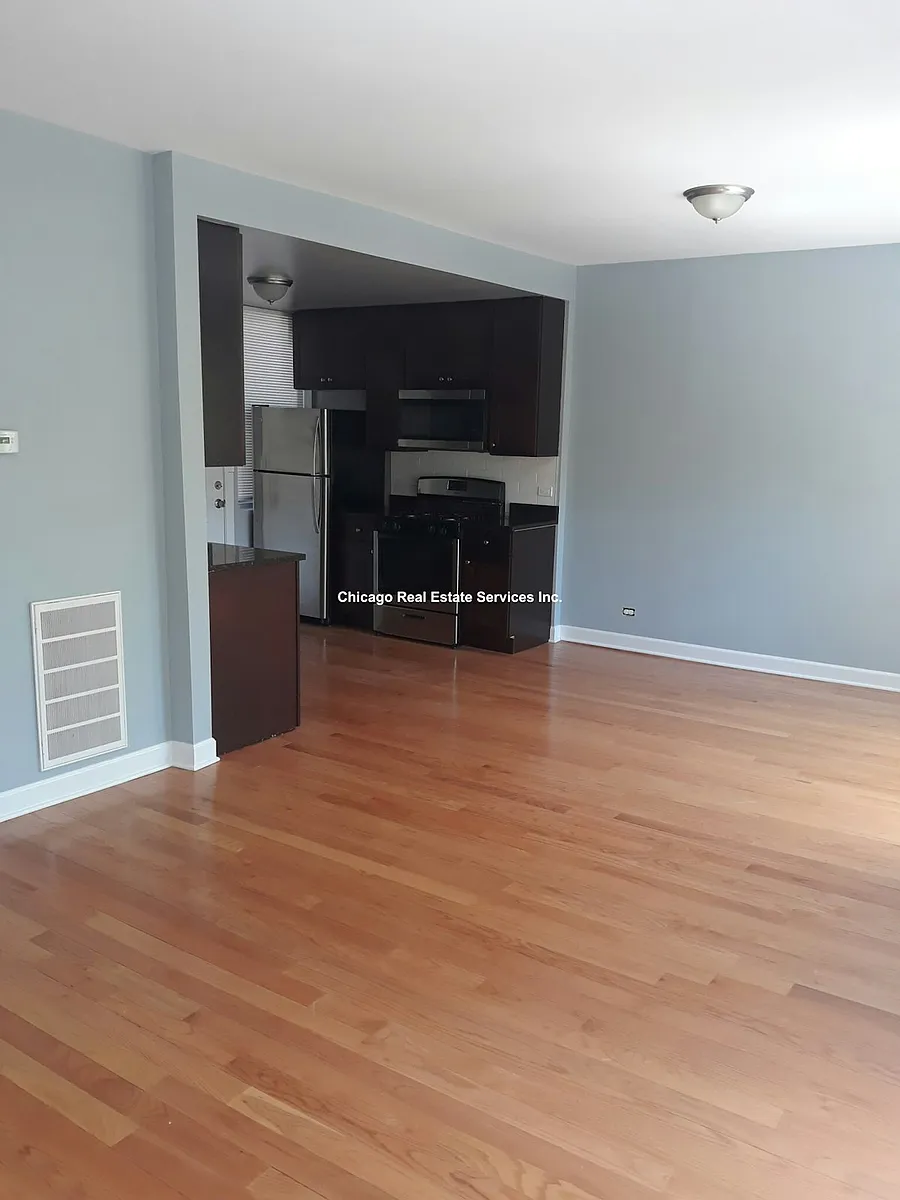 Building Photo - 1644 W Pratt Blvd #1J