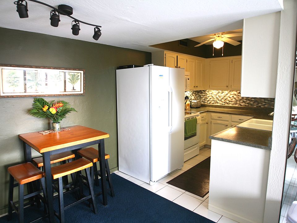 2nd image of 75-6082 Alii Dr APT 337