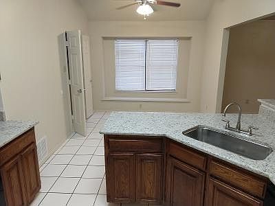 3rd image of 815 Lovingham Dr