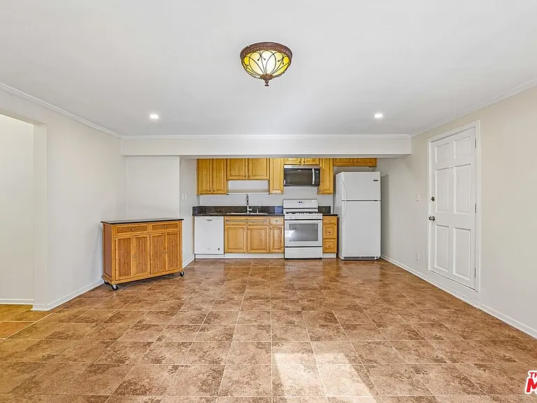 6727 1/2 Orion Ave — Photo 13