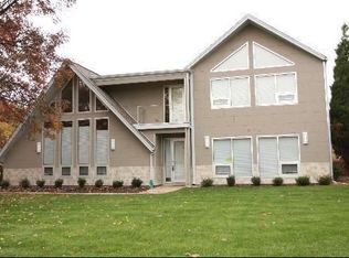 516 N Catalpa St, Addison, IL 60101