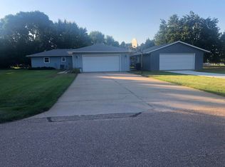 201 W Maloney Dr, North Platte, NE 69101