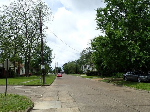 4th image of 1016 Clinton St