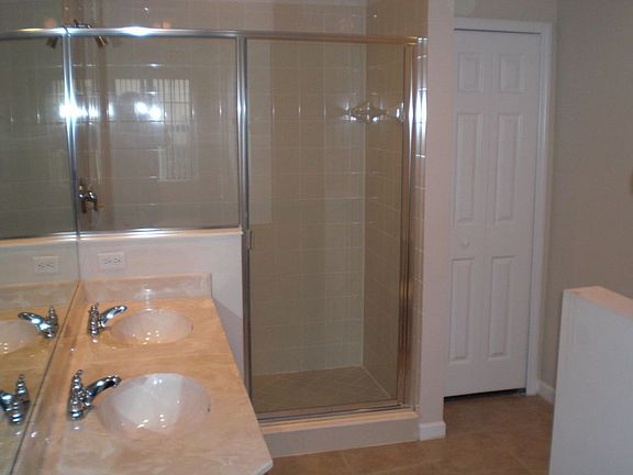 3rd image of 180 Calle El Jardin St #104
