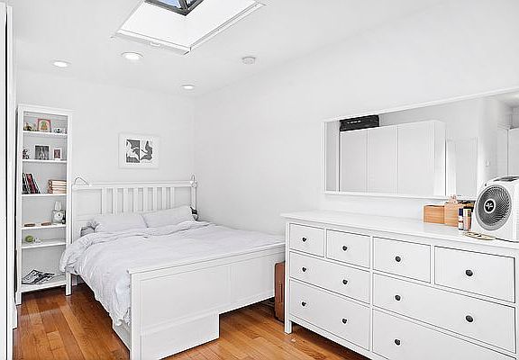 5th image of 29 W 84th St APT A