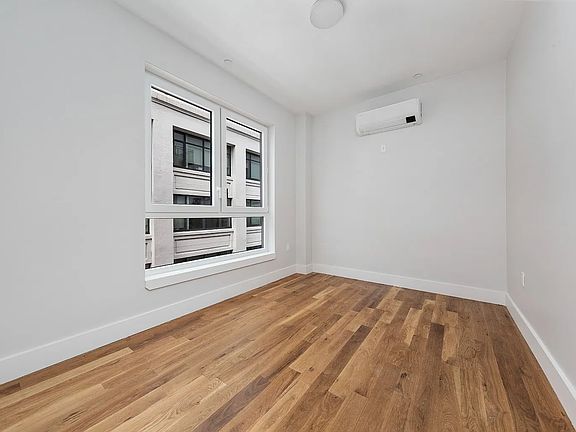 3rd image of 69 Hope St #5D