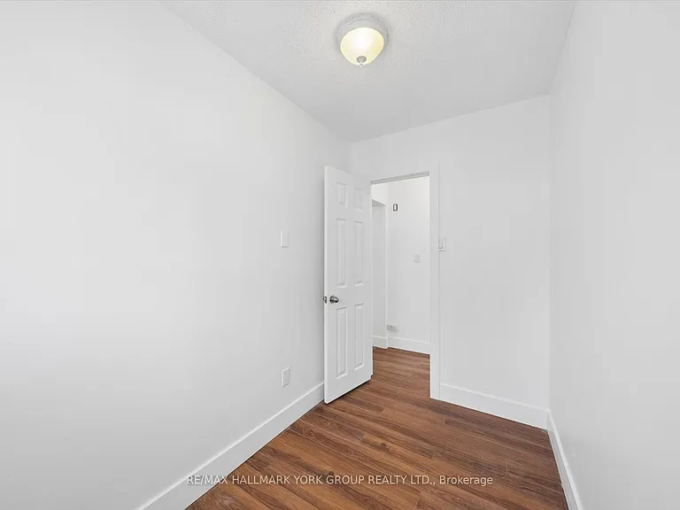 27008 Kennedy Rd #UPPER — Photo 15