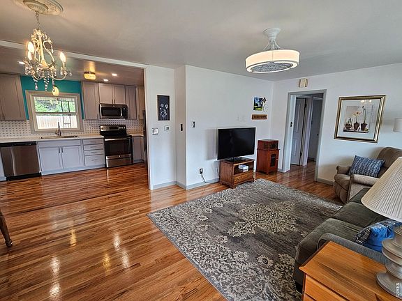 3rd image of 175 Cortez St