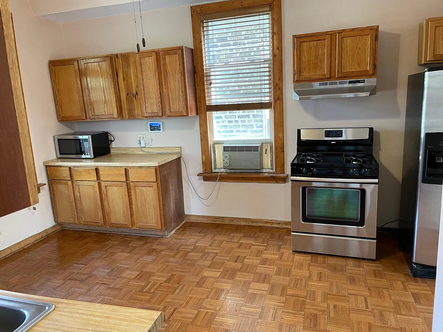 3 bed, 1400 sqft, $2,200 — Photo 3