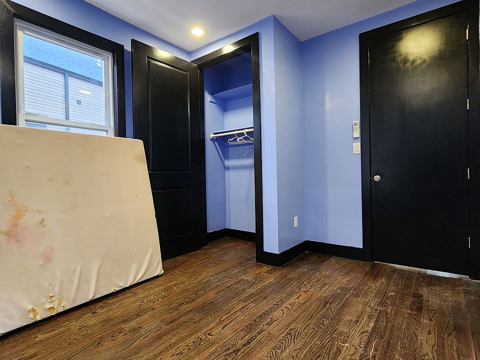 2nd image of 77 Vroom St #1