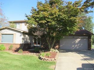 40420 Heatherbrook Ln, Novi, MI 48375