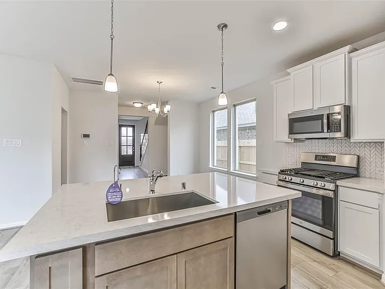 704 Ocean Palms Dr — Photo 11