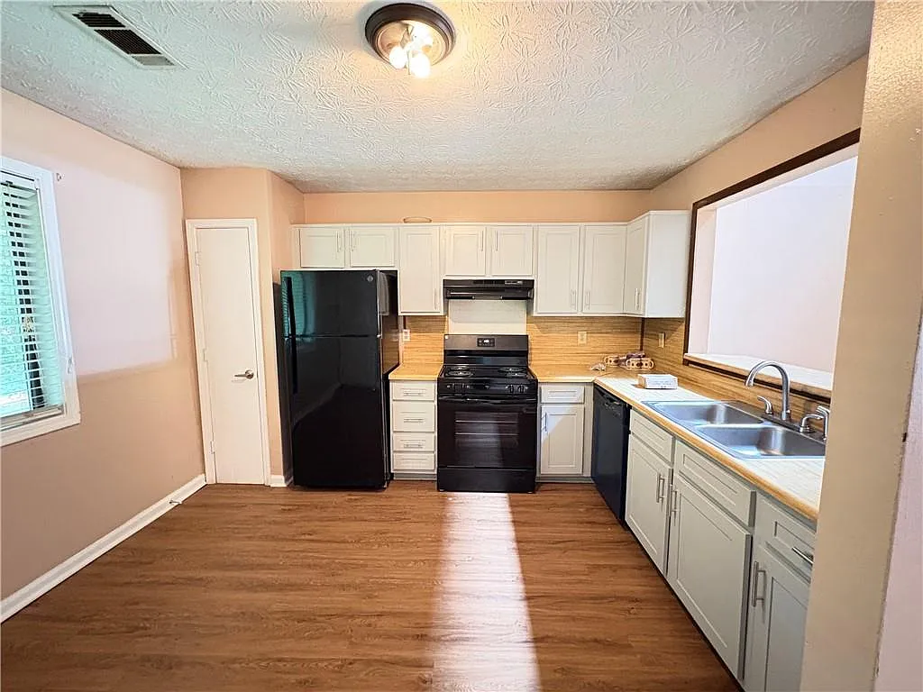 2 bed, 1.0 bath, 3483 sqft, $1,550 — Photo 4