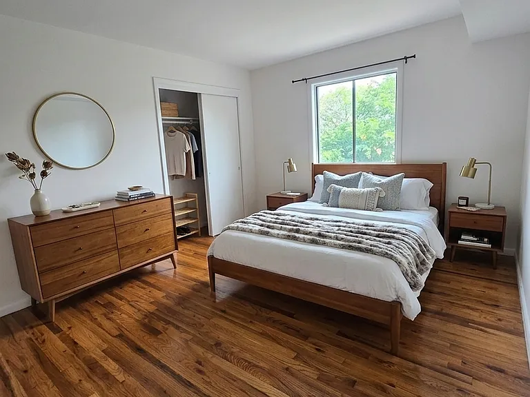 21 Bay Ter — Photo 6