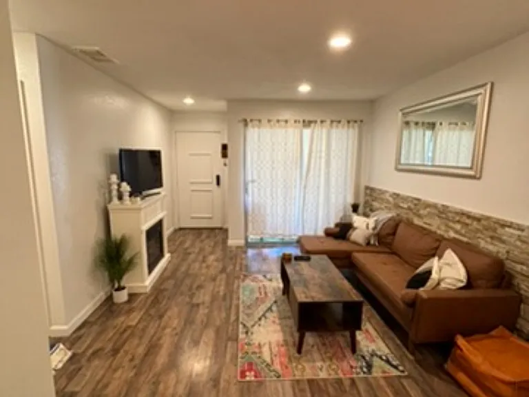 510 N Villa Ct #100 — Photo 1