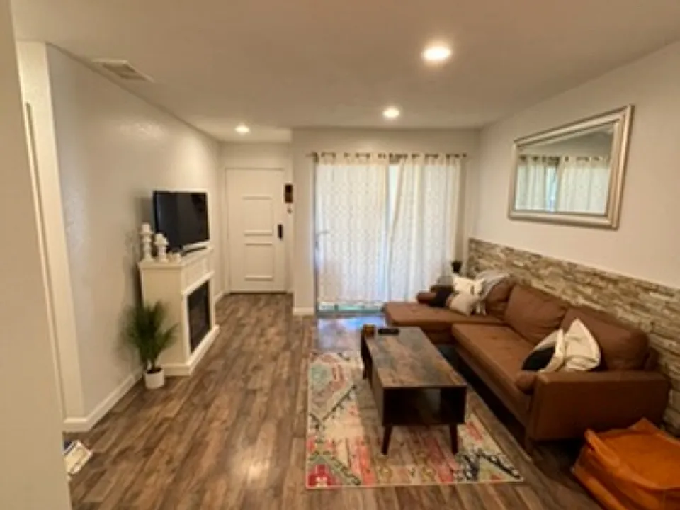 510 N Villa Ct #100