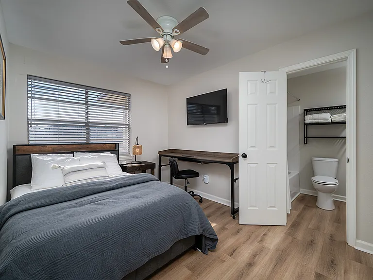 Suite C Bedroom (Private)