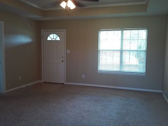 5th image of 3808 Robin Ln