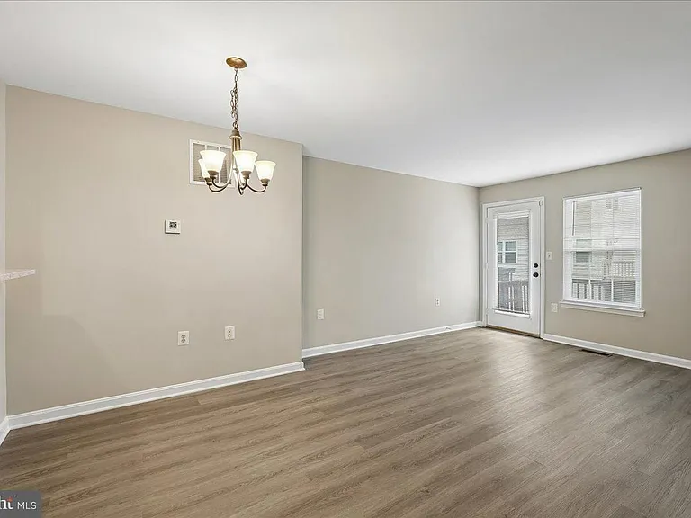 104 Frazer Dr — Photo 14