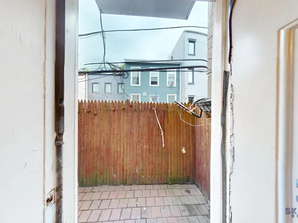 290 Harman Street image 12 of 13