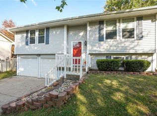 321 W Murray Ct, Liberty, MO 64068