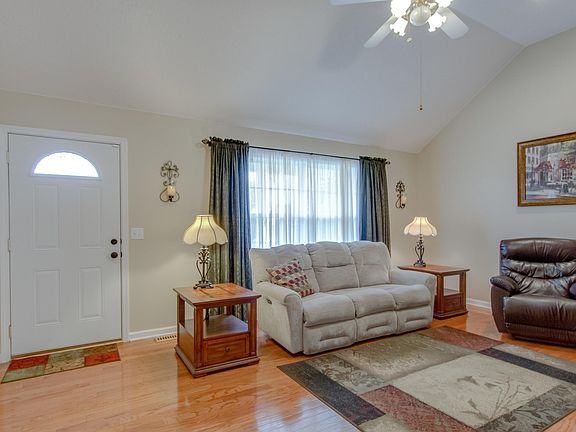5th image of 570 Heartland Ln