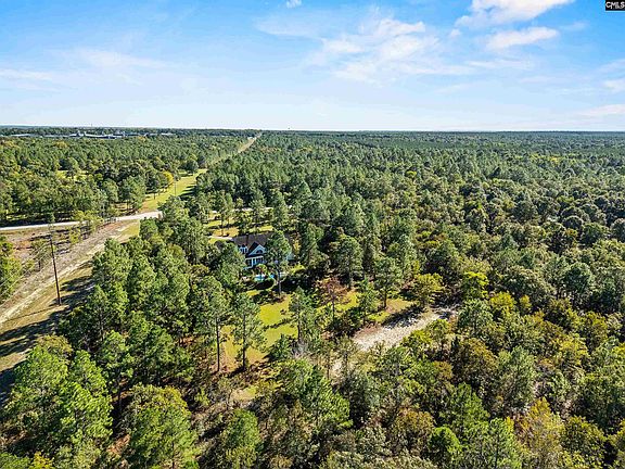 3rd image of 160 Hound Hollow Rd